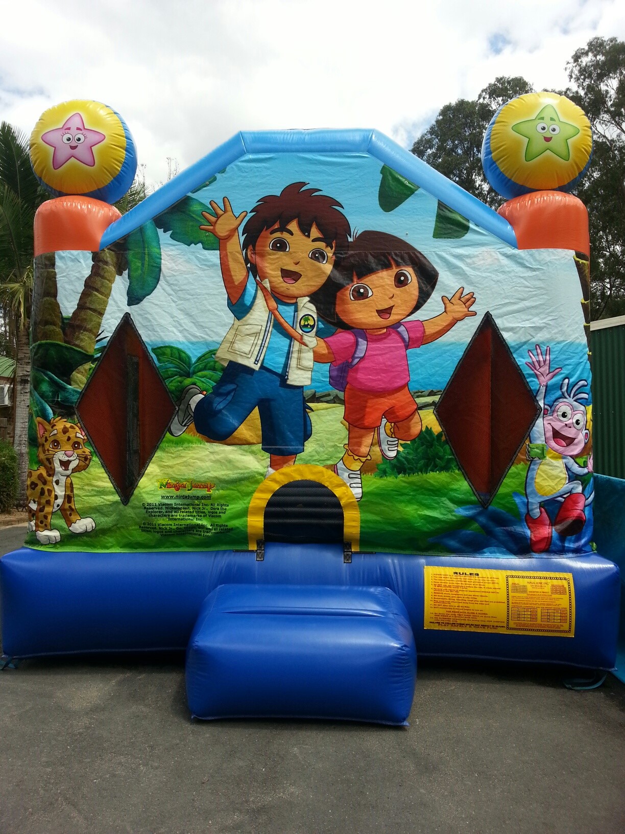 Dora the Explorer and Diego Jumping Castle
